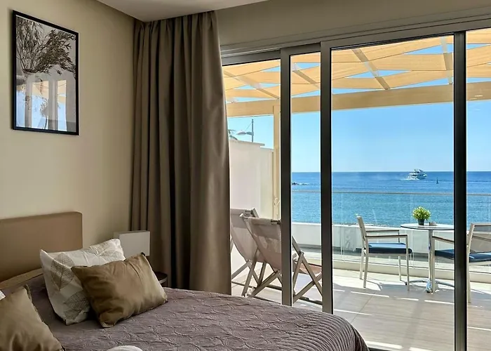 Апартаменты Harbour Lights