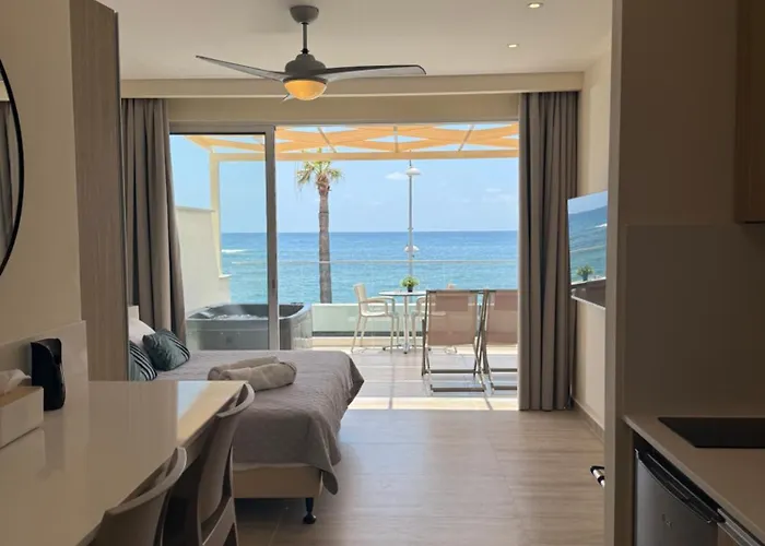 Harbour Lights Пафос