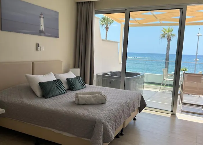 Harbour Lights * Пафос