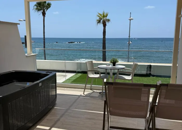 Harbour Lights Апартаменты Пафос