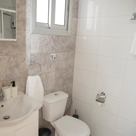 Harbour Lights * פאפוס