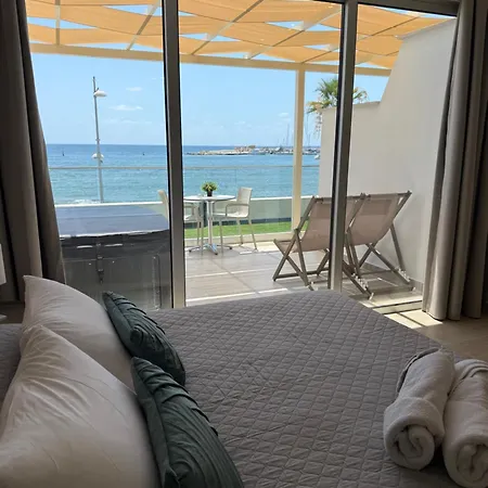 Harbour Lights פאפוס