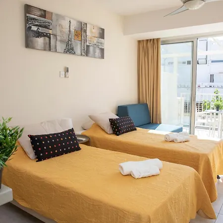 Harbour Lights Apartment *